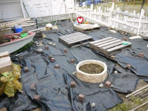 ガーデニング　ｄｉｙ　パーゴラ　制作　作成　庭　人工芝
